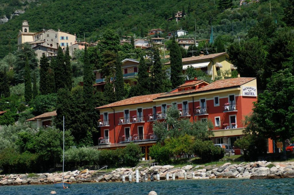 Menapace Hotel Torri Del Benaco