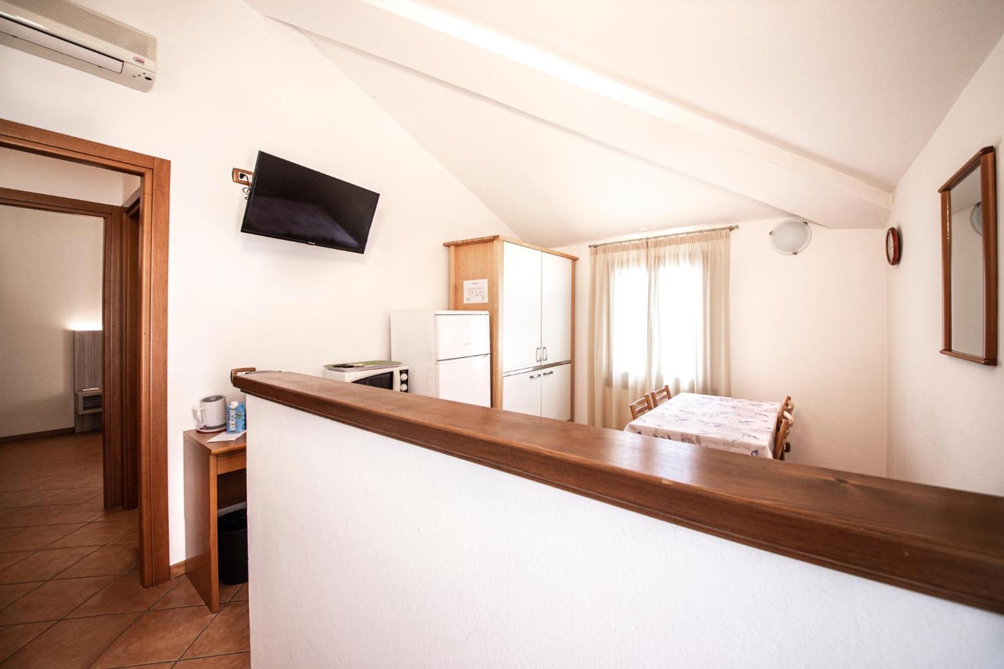 Hotel Menapace Torri Del Benaco