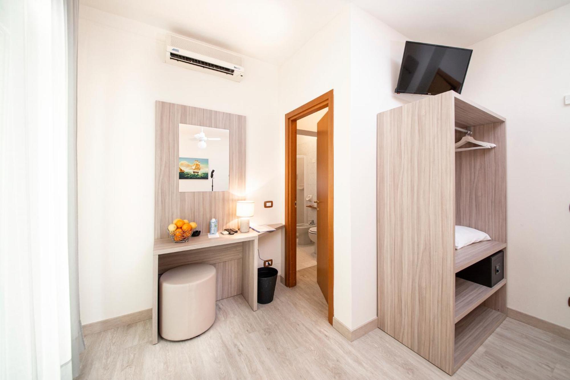 Menapace Hotel Torri Del Benaco
